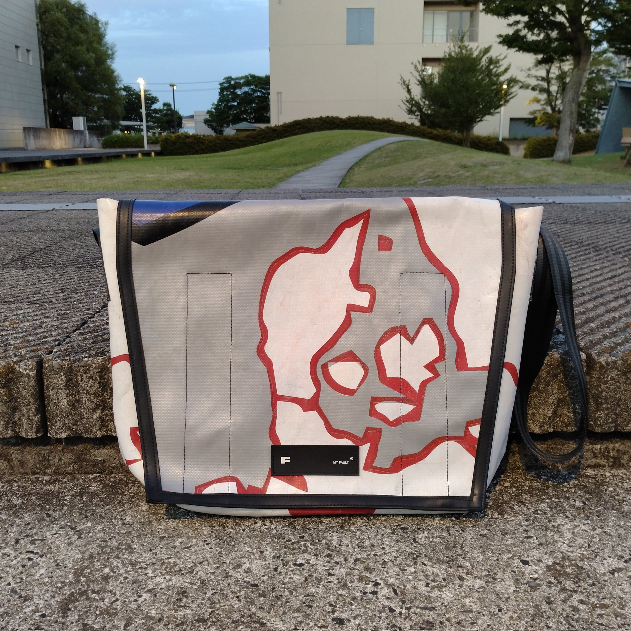 FREITAG F712 F-cut 転写　DRAGNET Amazon.co.jp: FREITAG FREITAG F712 DRAGNET F CUT BAG