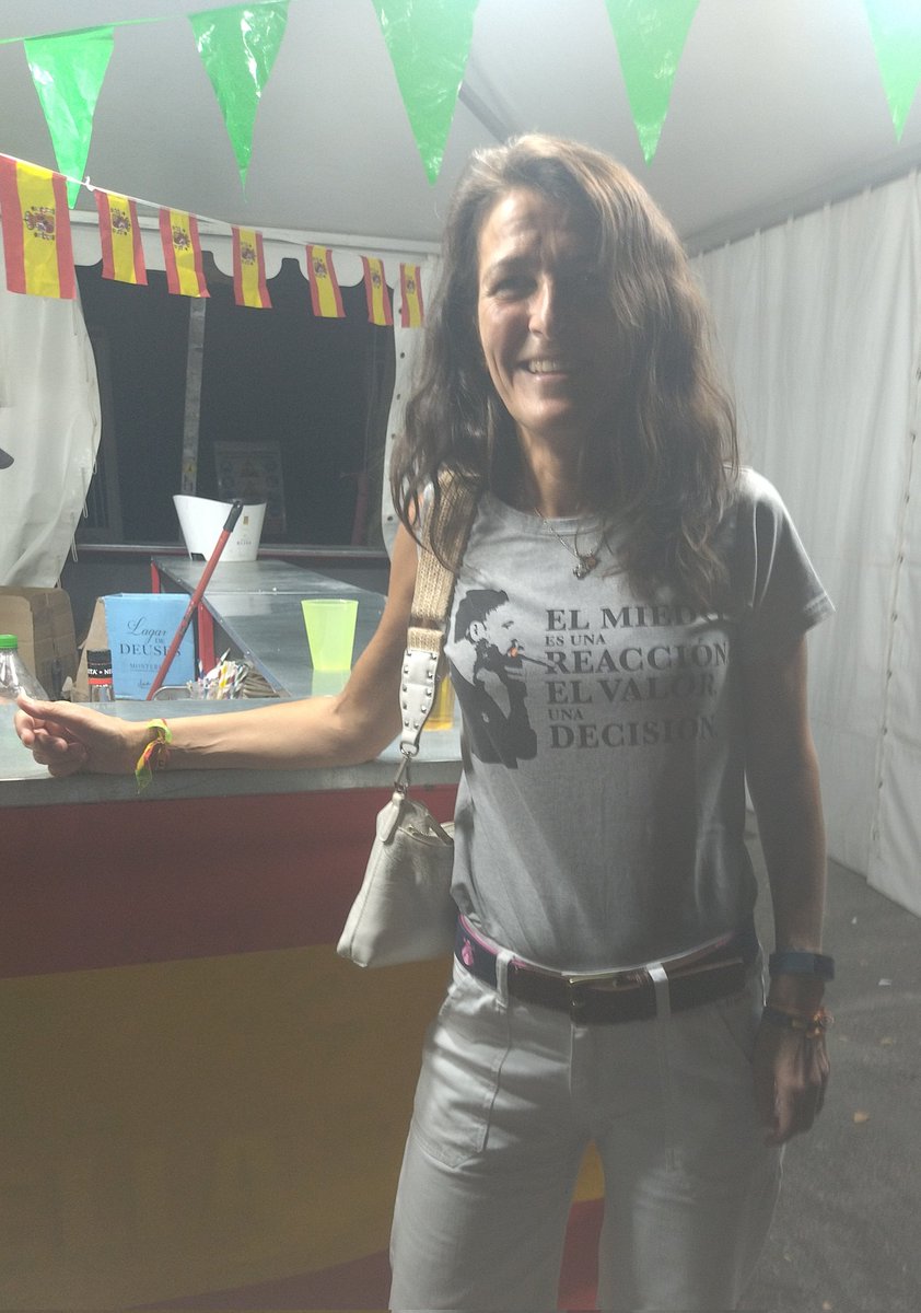 cid_lauri's tweet image. Mola la camiseta de #Abascal en las fiestas de @VoxPteVallecas 💪🇪🇦💚.