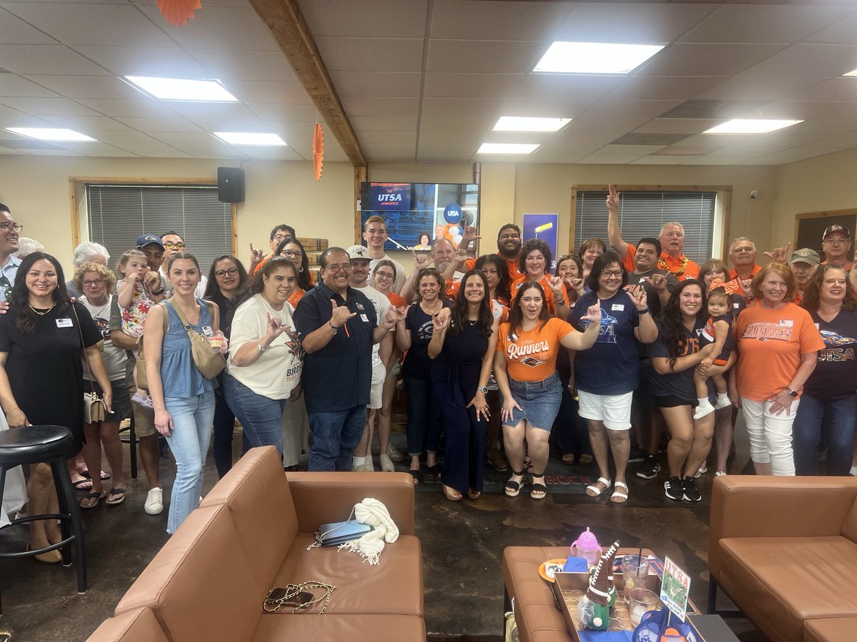 LisaUTSA's tweet image. Thank you to the @UTSAFTBL season ticket holders of Section 110 for your unwavering support and investment in @UTSAAthletics. It was a fantastic time spent with all of you! #BirdsUp