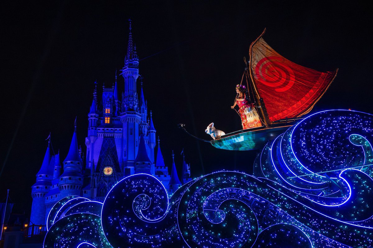 ScottGustin's tweet image. Disney Starlight: Dream the Night Away will be performed at 9 p.m. and 11 p.m. tonight, ahead of its official debut tomorrow, July 20.