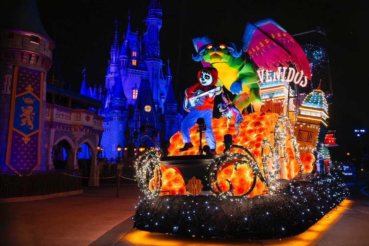ScottGustin's tweet image. Disney Starlight: Dream the Night Away will be performed at 9 p.m. and 11 p.m. tonight, ahead of its official debut tomorrow, July 20.