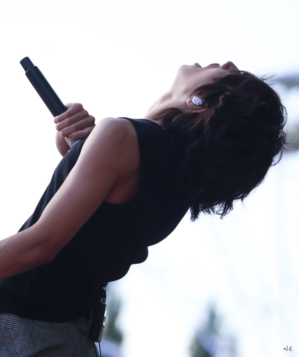 A_soon02's tweet image. 250719 🇨🇿 Colours of Ostrava

저 암흑의 심장에‼️

#이승윤