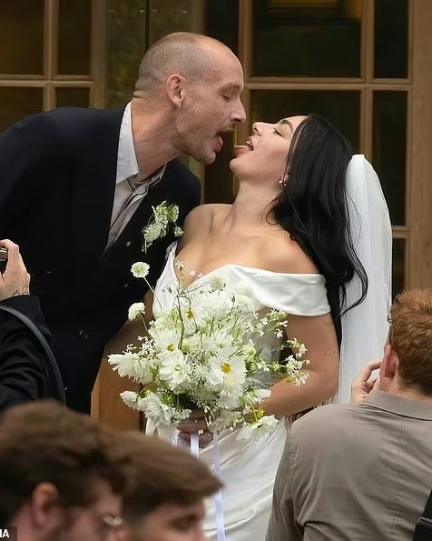 artdirectionk's tweet image. Gr8 nite in London Fields at a private party. Fun 2 see the kids favourite Charli XCX get hitched to one of the lovely lads from The 1975 at Hackney Town Hall with many guests including Dua lipa. I consider Charli wearing #westwood was perfect, sexy and sublime. Happiness 2 them.
