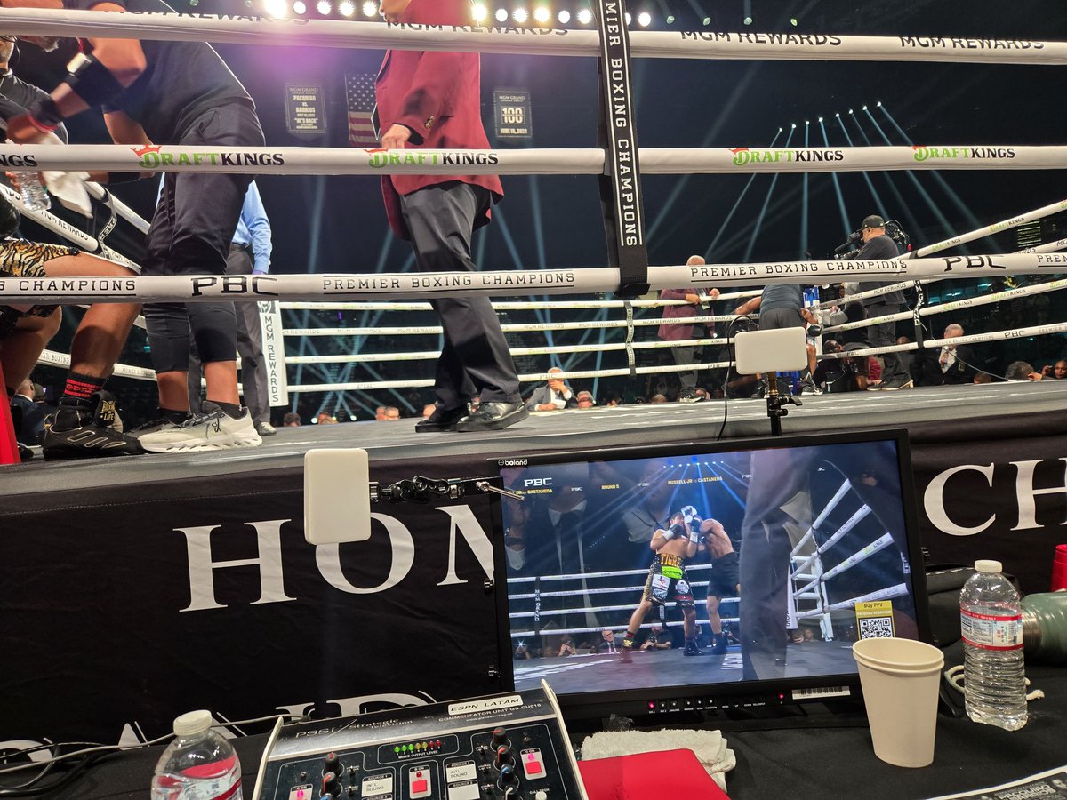 Ya en la oficina de hoy....nos vemos en 3, 2, 1...

#ESPNknockout 
#pacquiaovsbarrios