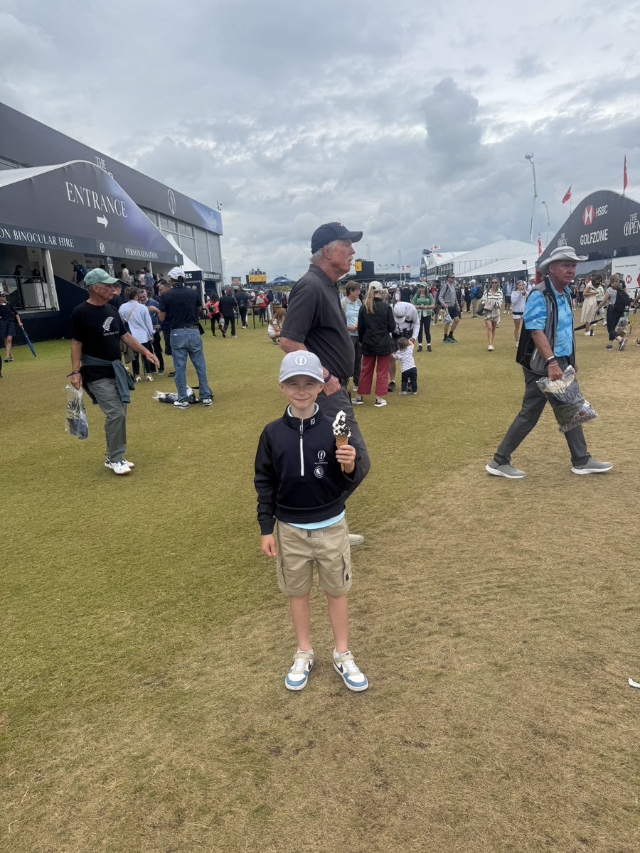 Great day with this weeman teaching me all about golf. Great night in Portrush as well ☀️☀️