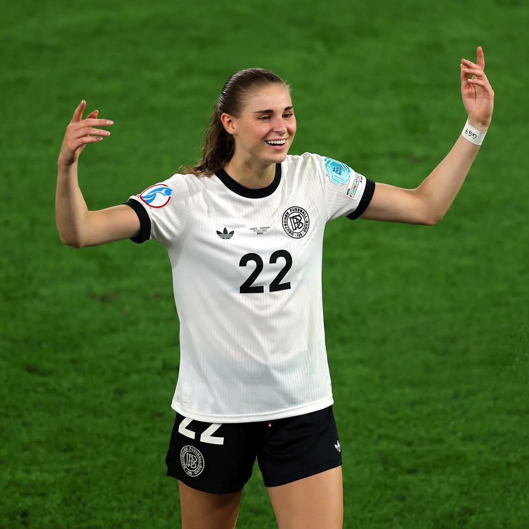 JuleBrand29's tweet image. Jule Brand against 🇫🇷 France :
⌛120 minutes
💣1 penalty won
🟨1 yellow
🧨3 shots
🏹8/16 passes completed
🪄6/8 successful dribbles (👑 Best)
🦀6/6 tackles won (👑 Best)
🦀8 recoveries
✊18/34 duels won (👑 Best)
🔵FotMob rating : 8.1 (2nd best)
Warrior 🪖👊
#WEURO2025
