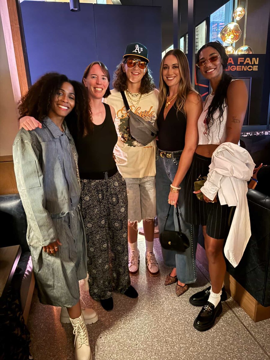 Athletes Unlimited (@auprosports) on Twitter photo 📍 Indy
AU Pros take over Indianapolis for the WNBA All-Star Game 🤩
<a href="/AUProBasketball/">AU Pro Basketball</a> x <a href="/AUProVolleyball/">AU Pro Volleyball</a> 📍 Indy
AU Pros take over Indianapolis for the WNBA All-Star Game 🤩
<a href="/AUProBasketball/">AU Pro Basketball</a> x <a href="/AUProVolleyball/">AU Pro Volleyball</a>