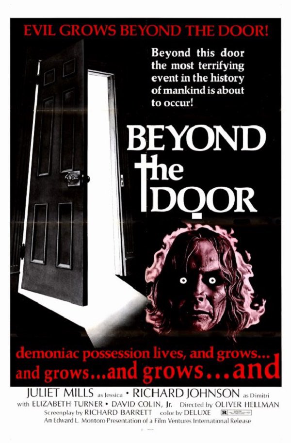 MASKEDMANIACXXX's tweet image. Watching BEYOND THE DOOR & Eating Disgustingly Large Amounts of Bananas 🍌…