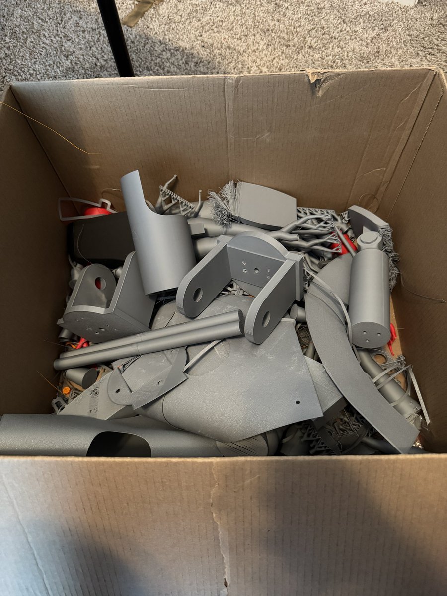 sometimes_lone's tweet image. Taking my time to really make this turret 100% and that does come with a cost of dud prints after learning/redesigning parts 🙏🏼
Far from done but making progress. Redesigning the hinge motion setup now for better strength/stability.