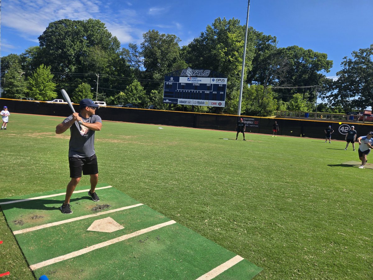 KnotholeNC's tweet image. A few more sluggers from today&apos;s Media #Blitzball Game! 

@JulianSadurTV 
@macwfnz 
@KelliBartik 
@samberg_tv