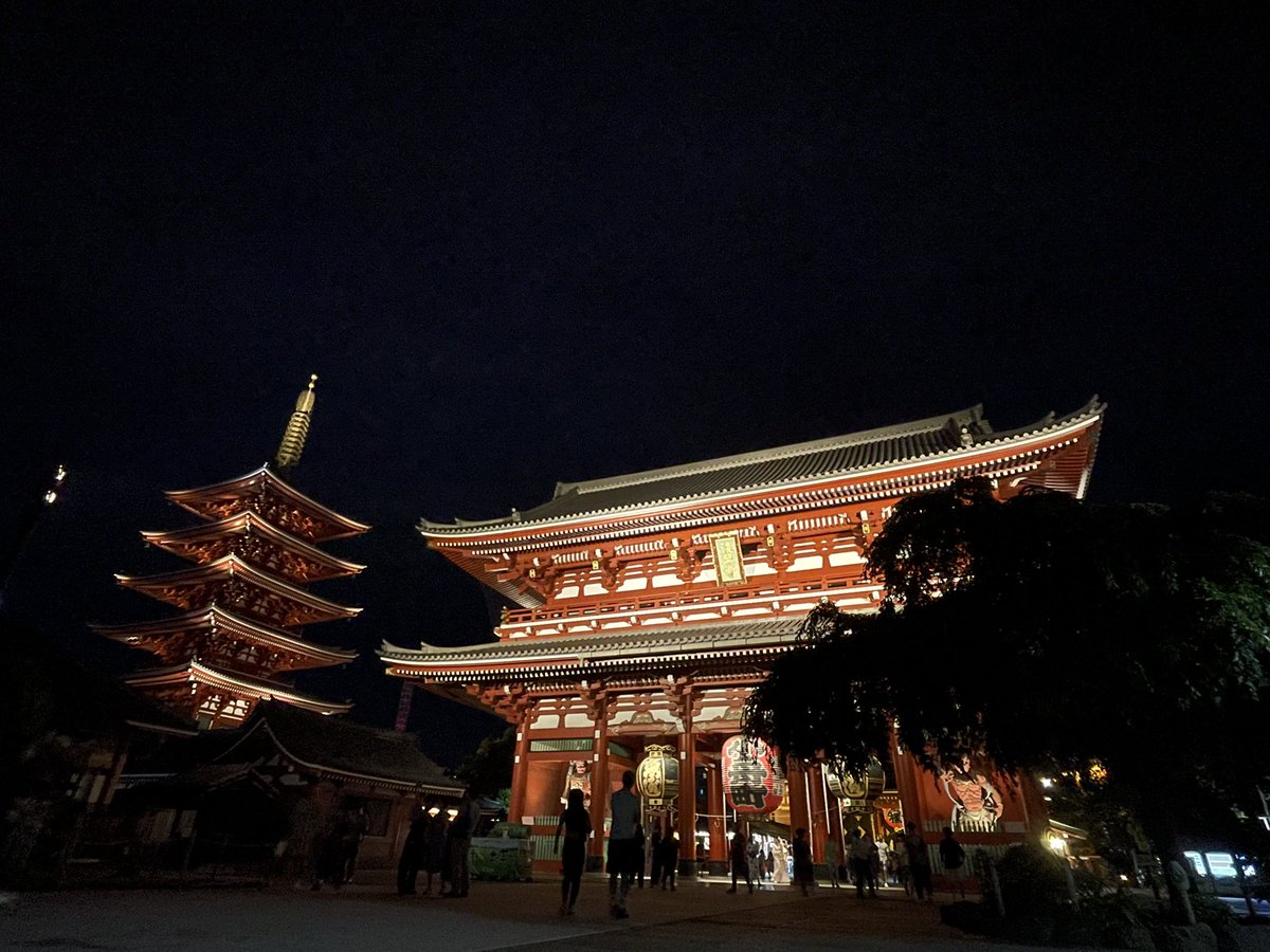 行政から演武の依頼を受け、演武を披露するため昨日から上京中。演武の成功祈願で門弟達と摩利支天を参拝してきました。いよいよ本日本番です。市長や議長、議員さん方も地元から上野に駆けつける模様。会場の皆様方の反応が楽しみです。