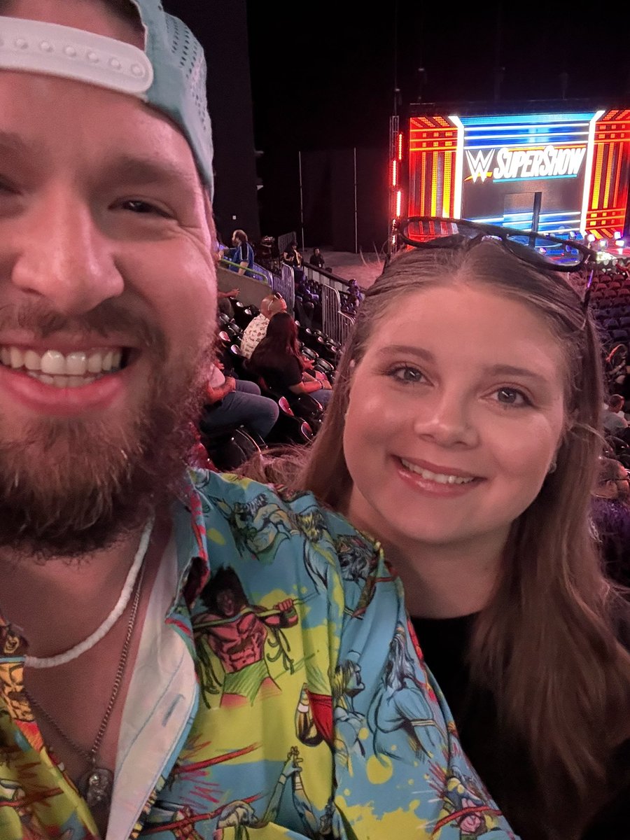 jeffreyTX4Ever's tweet photo. #WWECorpusChristi what do you guys wanna talk about https://t.co/i1e6Oai5fw