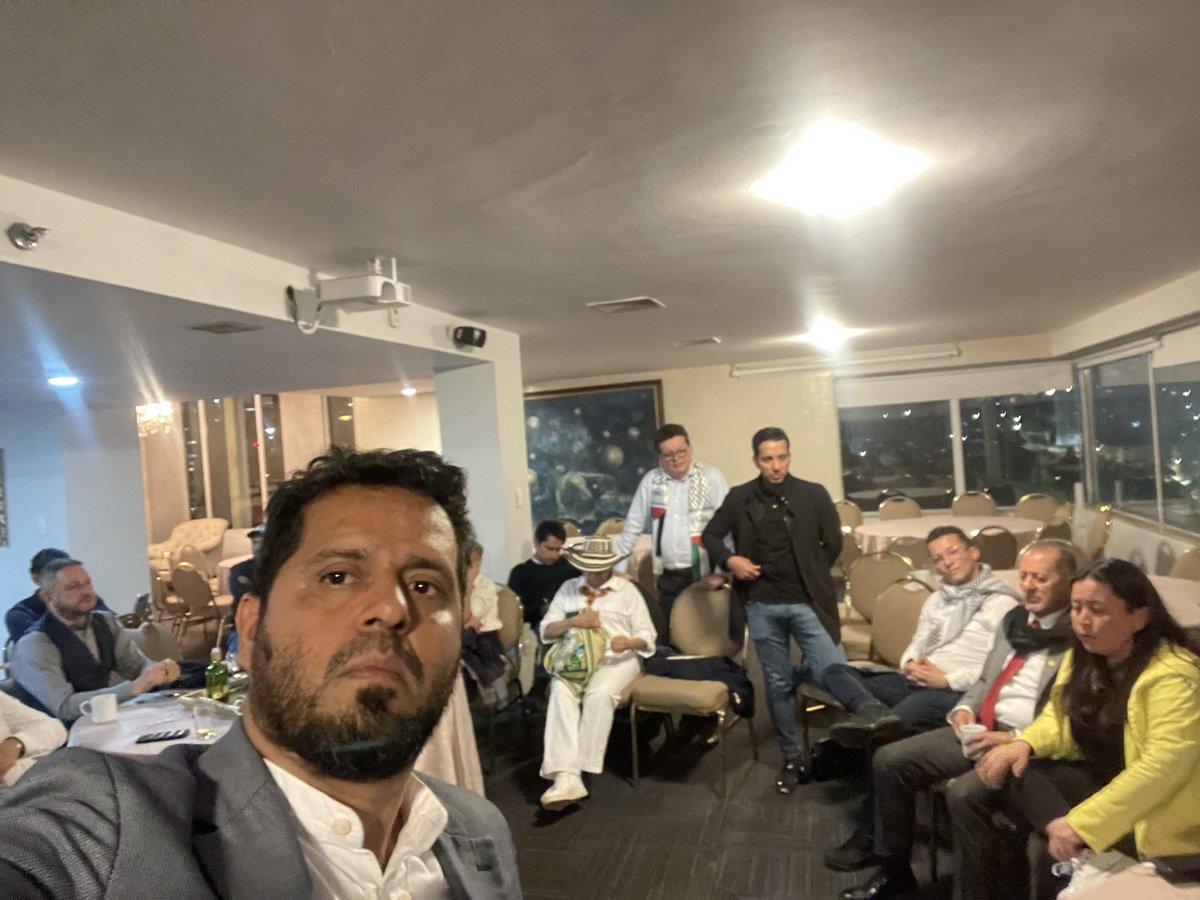 AlfreMondragon's tweet image. En reunión de bancada del Pacto Histórico estamos ratificando nuestro compromiso con los acuerdos apoyando a @Julianlopezte como presidente de la Cámara.