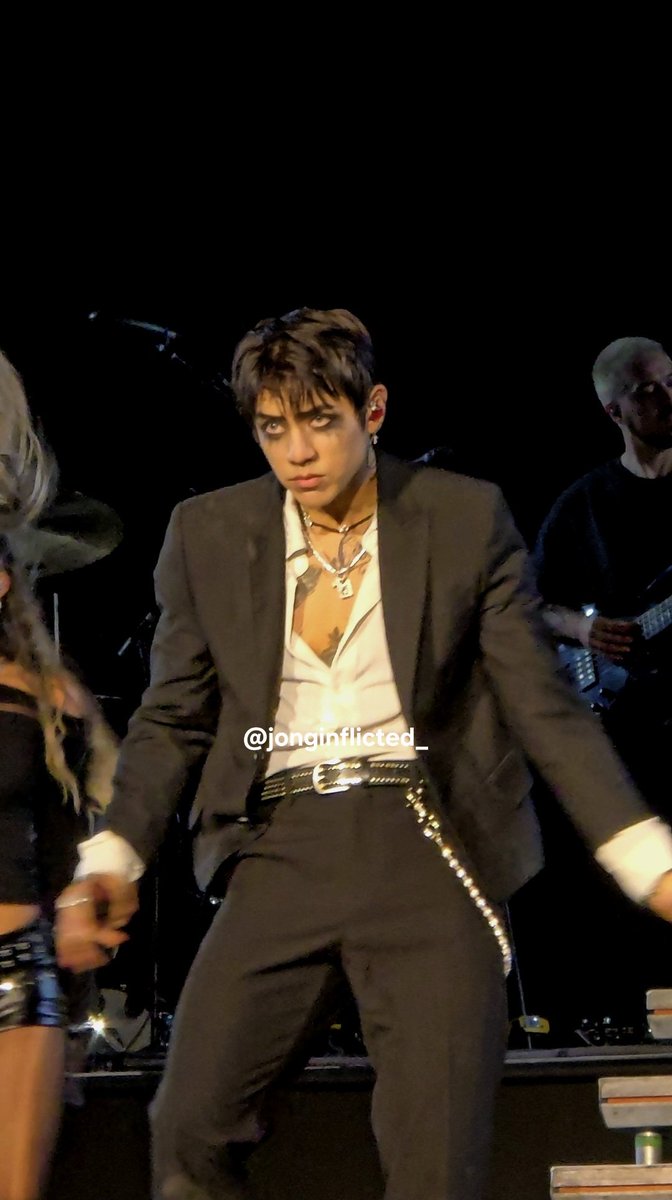jonginflicted_'s tweet photo. OH THAT STARE https://t.co/ctkR5c705r