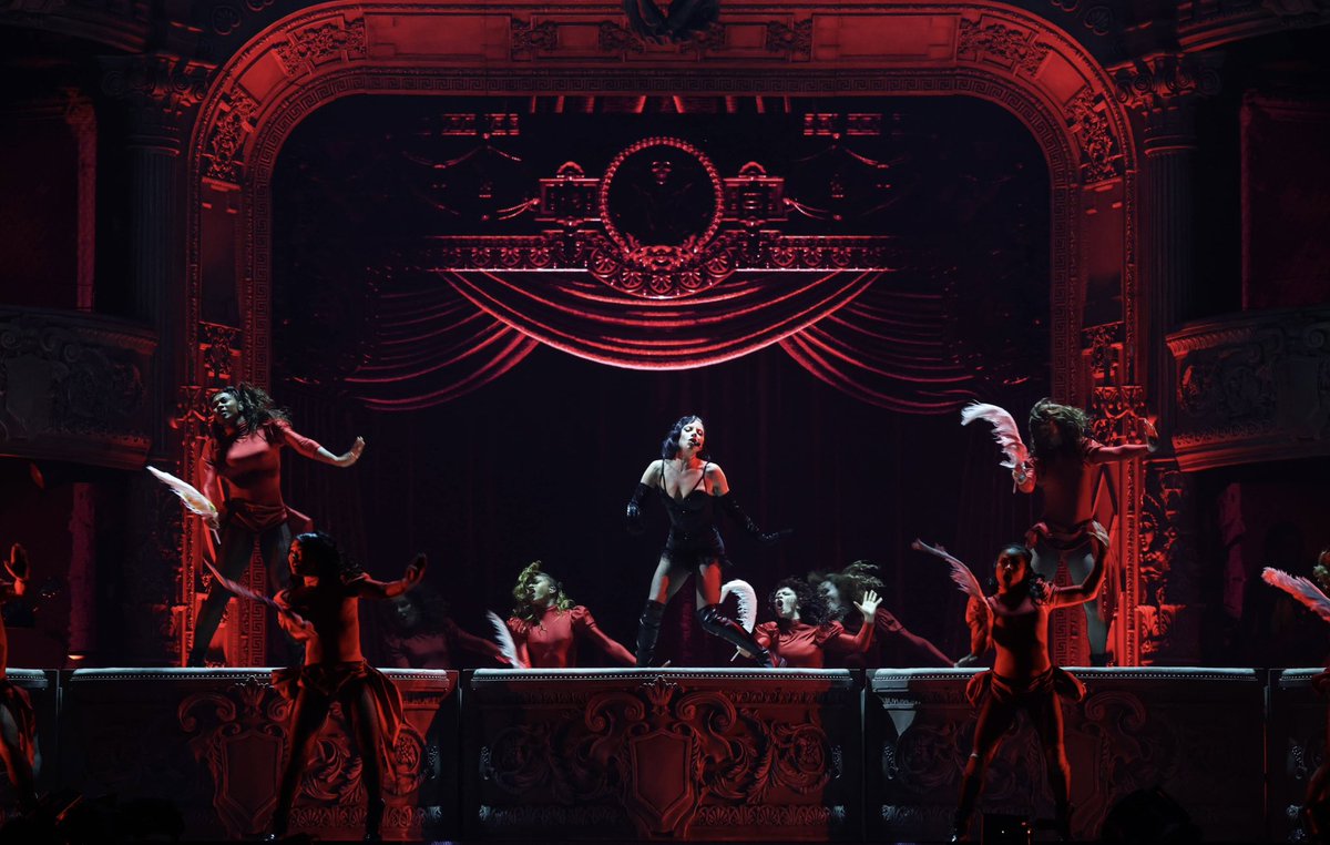 TaylorKsCalves's tweet image. This is not just any pop show, it’s theater.