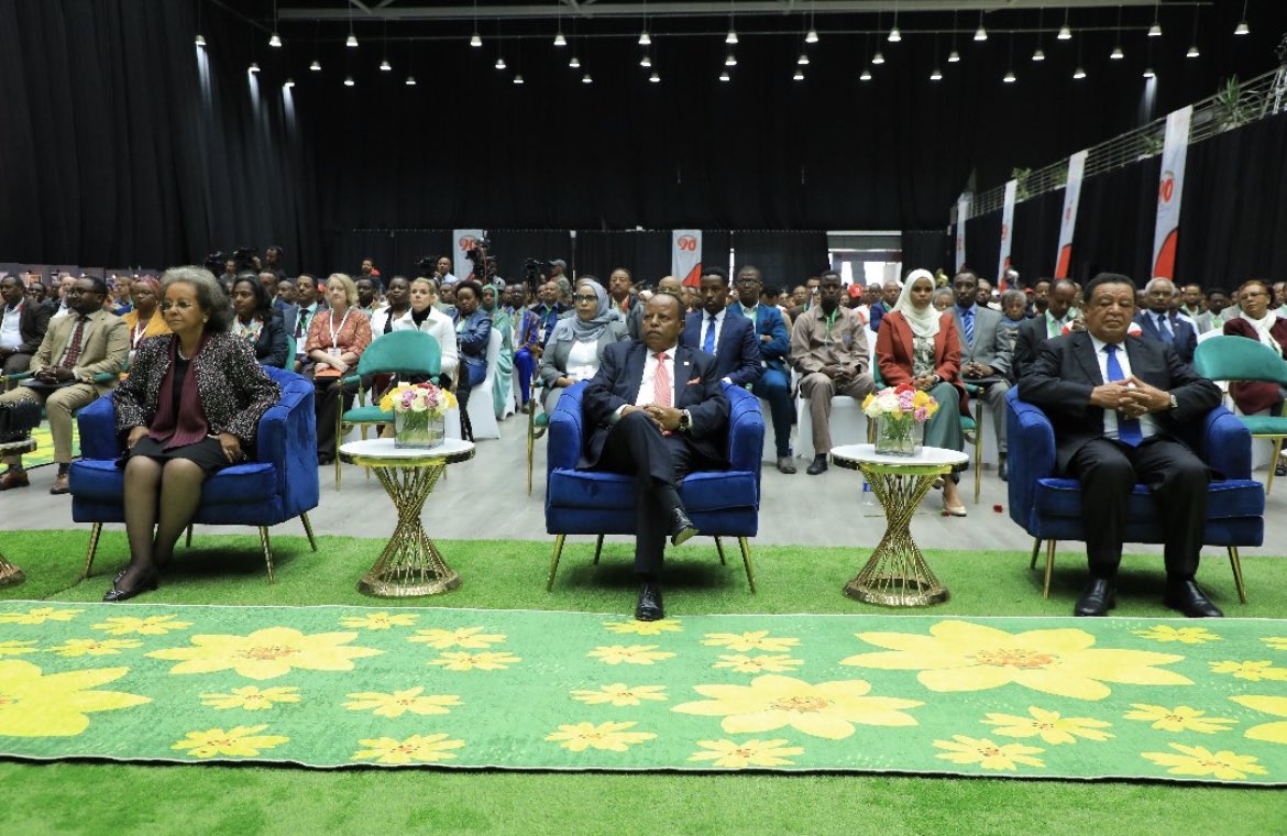 SahleWorkZewde's tweet image. የኢትዮጵያ ቀይ መስቀል ማህበር @EthioRedCross 90 ዓመት ሞላው!
ሕዝብን በማገልገል፣ ሰብዓዊመትን፣ በጎነትን በማስተማር፣ መስዋዕትነት በመክፈል…ያሳለፈው 90 ዓመት!!
ክቡር ፕ/ት @TayeAtske እንዳሉት “ የርህራሄና የበጎነት መገለጫ ተቋም ነው”። ለ 5…