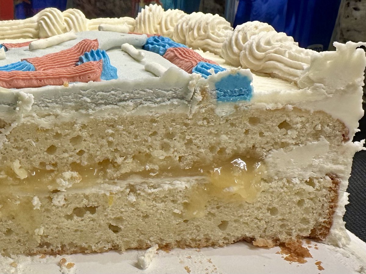 BowTiedHomeBake's tweet image. Meyer lemon cake with lemon curd filling and American buttercream
Another Red Bull rally car cake for the third celebration of my son turning 4 🥳