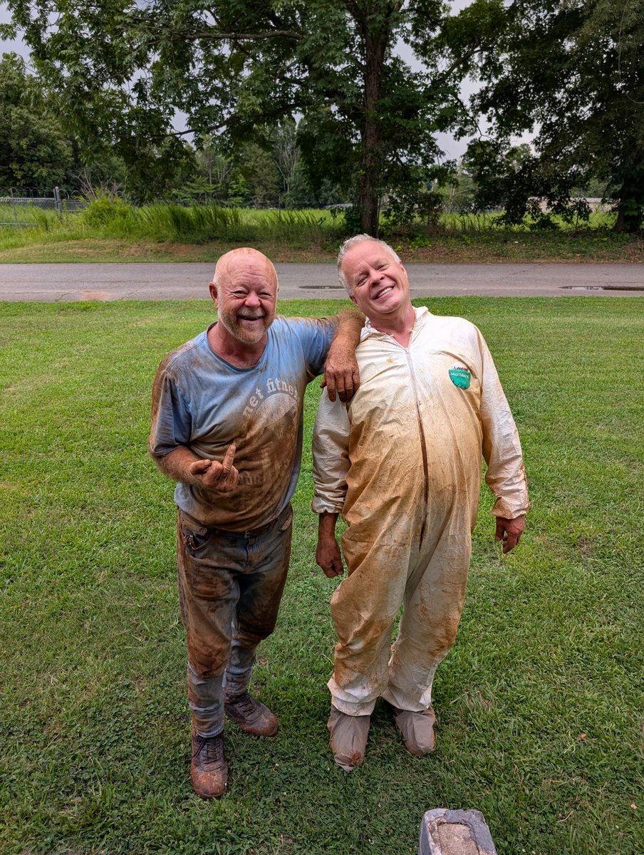 Vann Smiley (@vannsmiley) on Twitter photo After crawling around under my brother's house playing tunnel rat ๐๐๐๐ After crawling around under my brother's house playing tunnel rat ๐๐๐๐