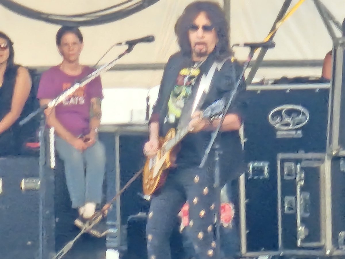 finkerzNFT's tweet image. Just incase anyone wondered what Ace Frehley from Kiss was up to these days!