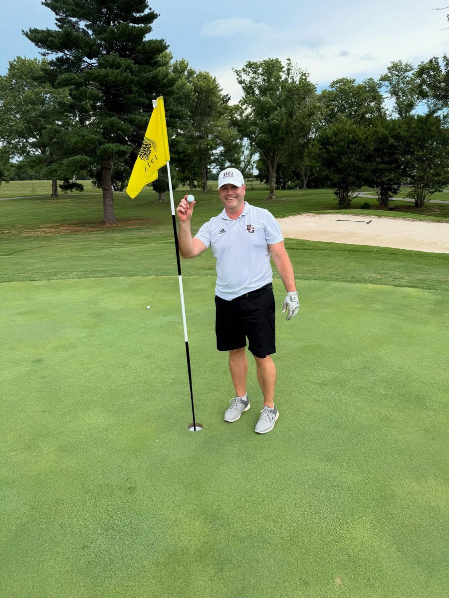 PurplesFootball's tweet image. We had a hole-in-one at the 2025 Monie Beard! Congrats to @PotterGrayPride Prinicpal, @Coachk024! #Ace