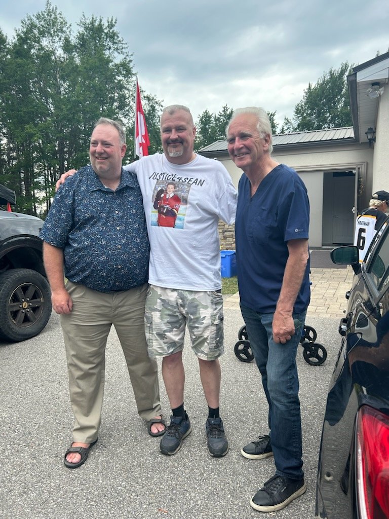 Answers4Sean's tweet image. I had a great day with so many great kind caring people. Thank you so much to everyone who attended. ♥️♥️♥️
I also got to hang with my friends, who are both amazing doctors of truth.
♥️♥️♥️💪💪💪
@CShoemakerMD @DJSpeicher