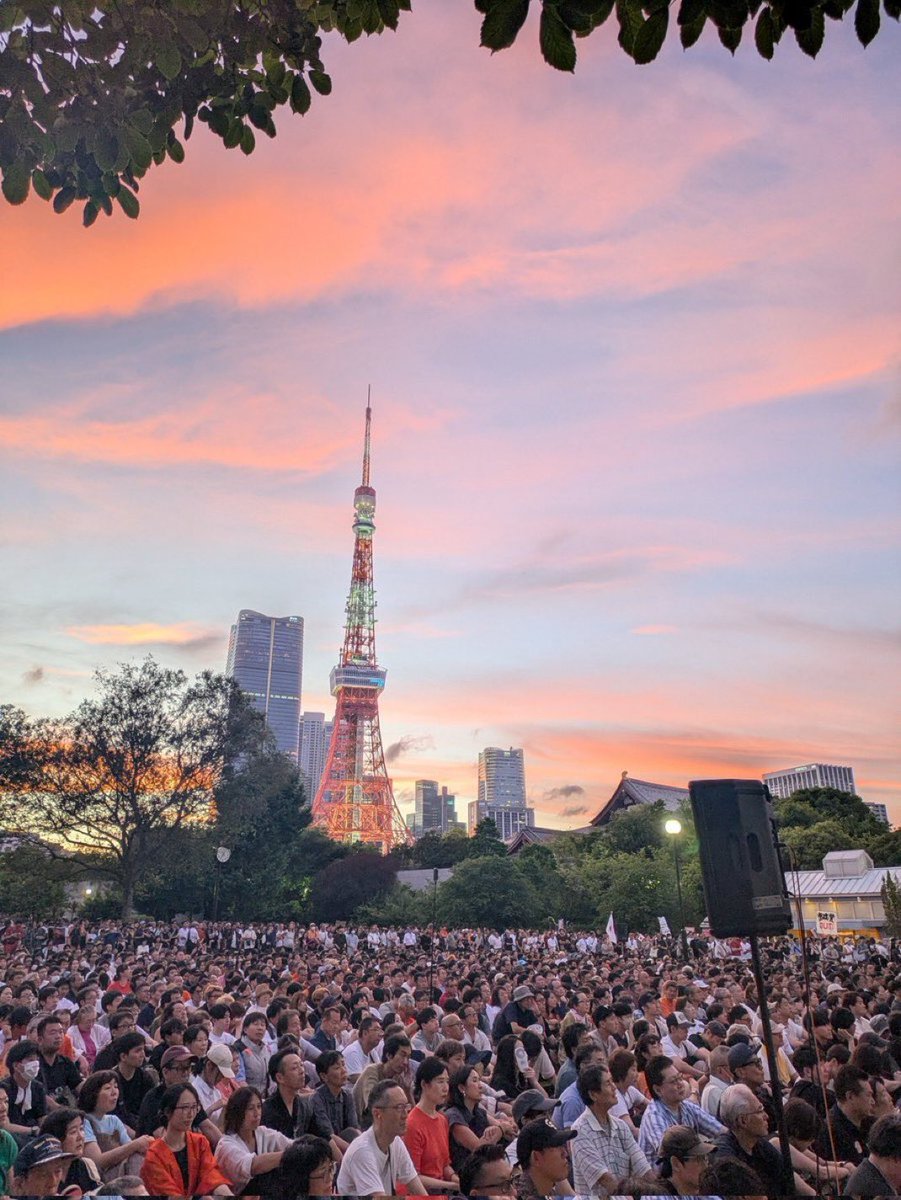 #alertaantifascista 🚨
Photo hier soir dernier rassemblement de l’eD japonaise avant le vote d aujourd’hui