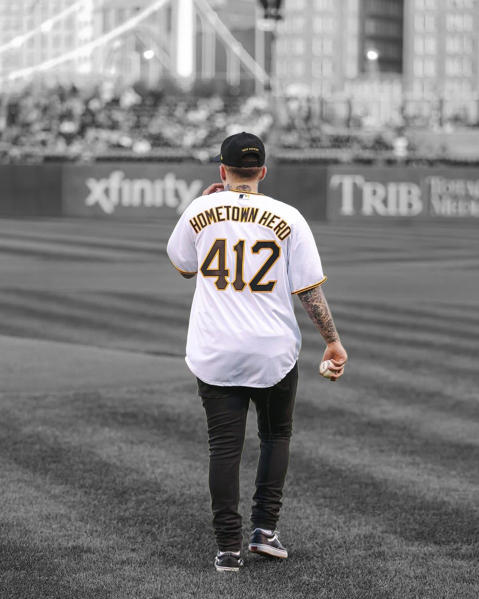 MacMillerMemoir's tweet image. He felt the love today ⚾️🤍
The immense love that Pittsburgh has for Mac is a testament to how much the city meant to him. Shout out to everyone who waited in line, showed out in their merch, and celebrated our hometown hero at the @Pirates game today.
Best fans in the world.