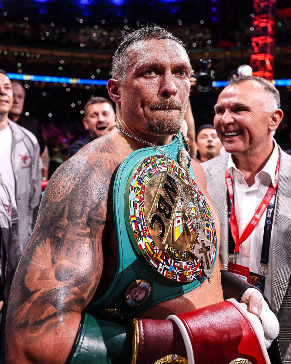dictateboxing's tweet image. Tonight we witnessed why Oleksandr Usyk will go down as one of boxingโs greats โจ
๐ Olympic gold medalist
๐ Undisputed Cruiserweight World Champion
๐ Undisputed Heavyweight World Champion (x2)
#UsykDubois2