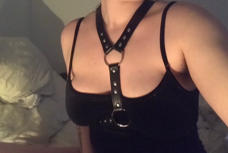 nsfwnoah__'s tweet photo. hi guys!!!!
not new to nsfw twitter im just making a comeback

♡ 24, they/them
♡ switch (tend to lean sub rn)
♡ soft n hard kinks
♡ dms open 

♡ stomach n hand picks ALWAYS welcome
also VERY into tats n piercings

dk how much ill post, but ill try my best
♡ to me moots xoxo https://t.co/6dFd2iSOTd