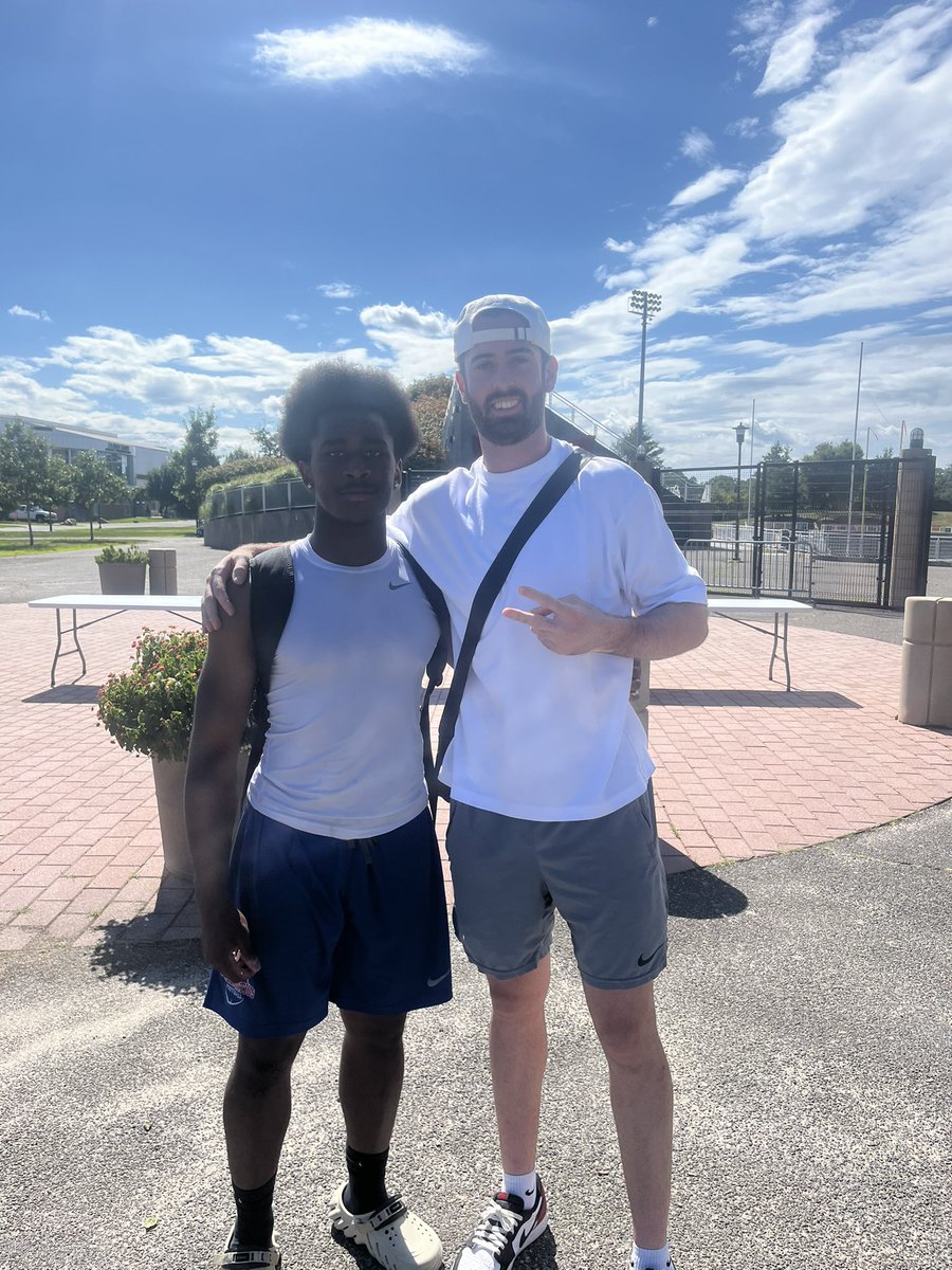 jarioushogan26's tweet image. Had a great time competing at the Stony Brook Camp today. Thanks to all the coaches for putting on a great event. Looking forward to getting back on campus this fall!! #AGTG
@CoachBCosh @Coach_Mince54 @charlie_dallape
