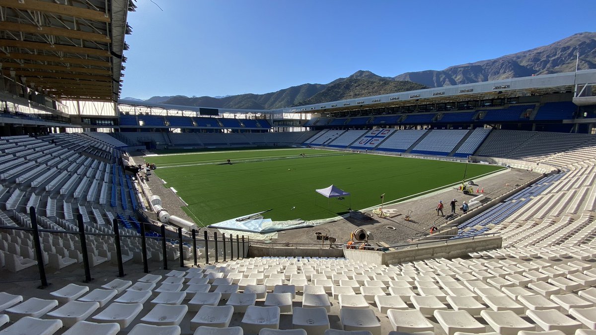 columnaderazta's tweet image. 📇 Pasará mucho tiempo antes de que se vuelva a inaugurar en Chile un estadio con estos estándares ¿Qué hace el mediocre? Se amarga la vida, en vez de aprender cómo se trabaja y cómo se crece institucionalmente. Y así no se avanza ni se dignifica nuestro fútbol.
#LosCruzados