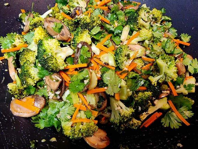 Watch Kalina Ryu's leaked NSFW photo on TwXstars