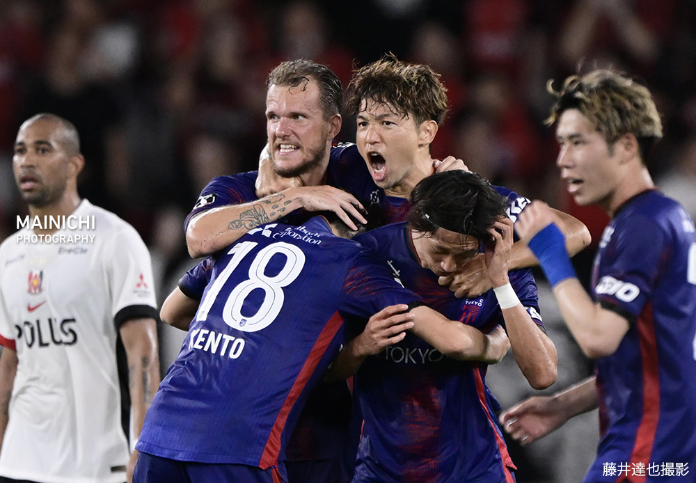 藤井達也記者のウェブ企画「青赤のピッチサイドから　MatchPHOTO」。今回は、経験豊富なDF陣の奮闘で勝利した昨日の浦和戦です。#FC東京 

mainichi.jp/articles/20250…