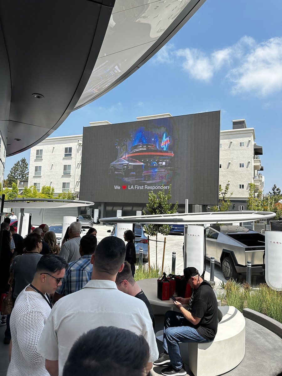 whistingbhole's tweet image. Some photos of the soft opening at #tesladiner that local First Responders were invited to. @Tesla