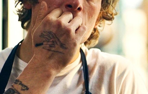 hourly jeremy allen white (@hourlyjaw) on Twitter photo 