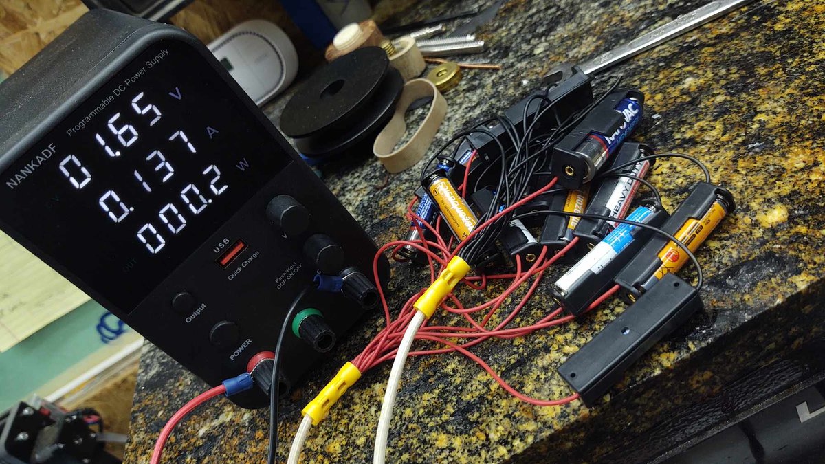 MalCan4401's tweet image. Experimenting with charging AA and AAA batteries that are "not rechargeable". It seems like I'm always throwing them away.
So far, my assessment is, it seems like the cheaper batteries charge better for whatever reason. I need to charge them and use them more to really tell…