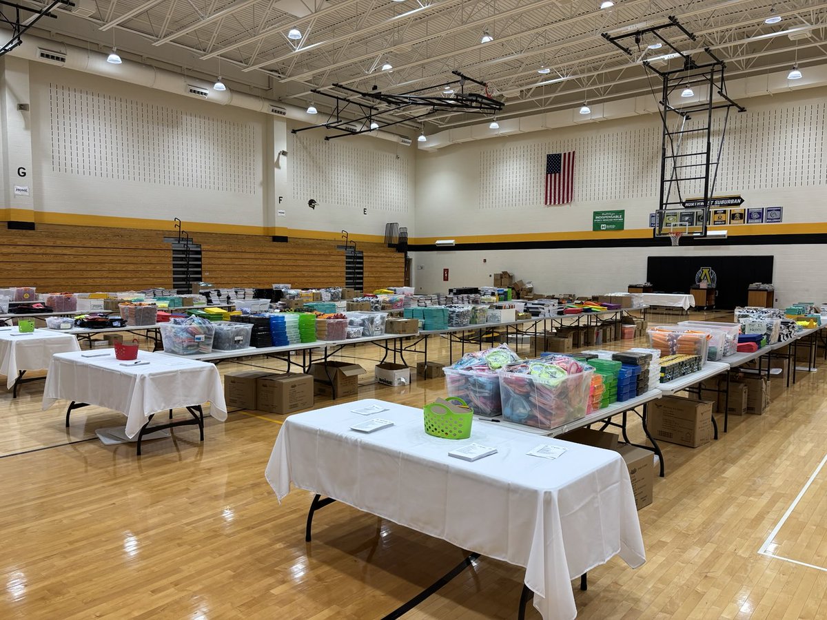 AvonSupt's tweet image. Loved seeing hundreds of excited @OrioleTweets kids get their backpacks & school supplies this morning at @aef_avonschools annual Supply It Forward event. Thankful for so many volunteers & community partners that make this happen!