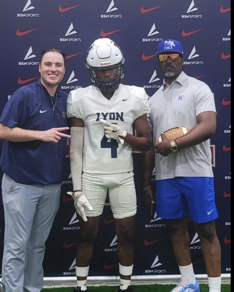 TonyRichh's tweet image. Thanks @_CoachMcGarry and @LyonScotsAD for the Football hospitality. @j_spencer08 @morganjohs_123 @_Lyon_Football