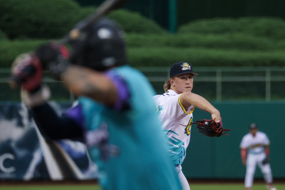 Mavis Graves: 4 IP, 2 H, 0 R, 1 BB, 3 Ks. He's thrown eight scoreless innings in a row over his last two starts.