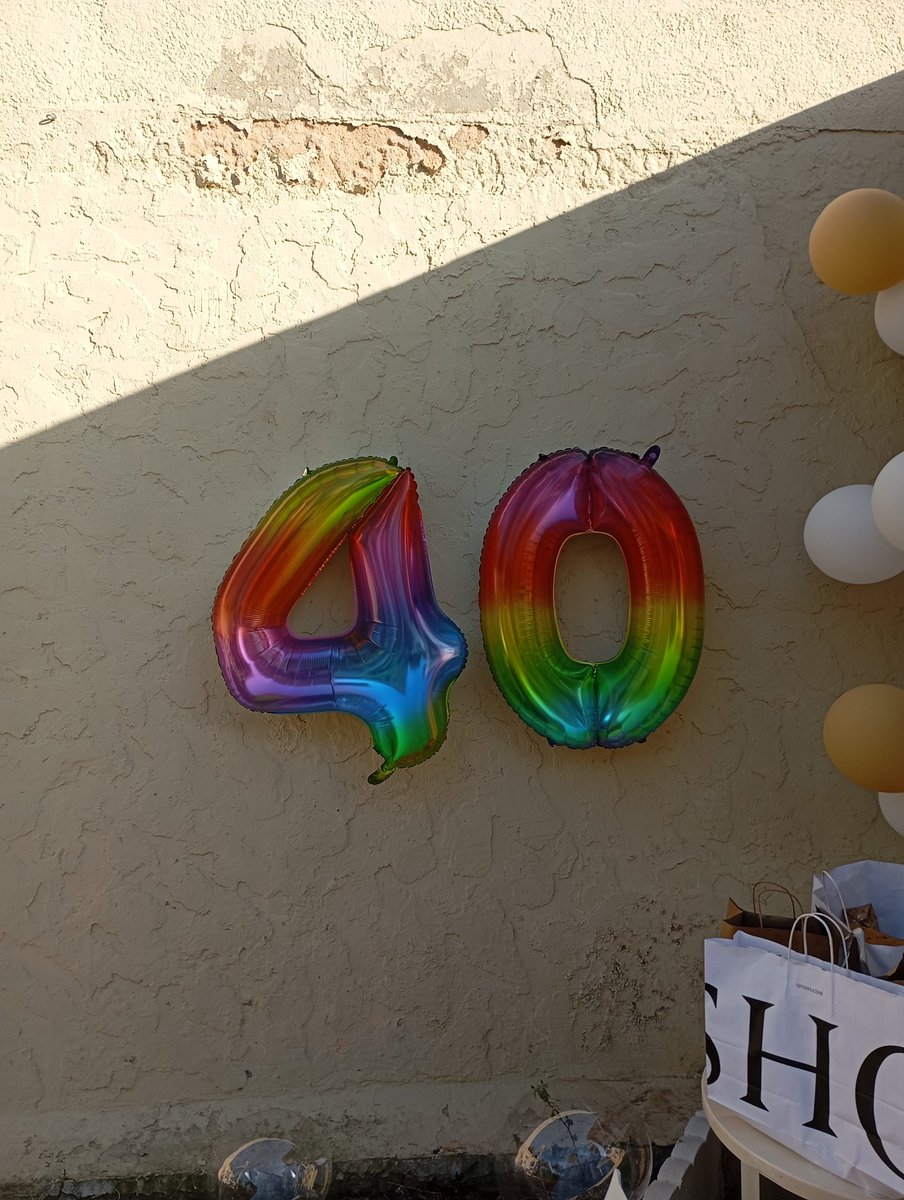 Y hoy hemos celebrado los 40 de mi sobrina. Hay que celebrar la vida!