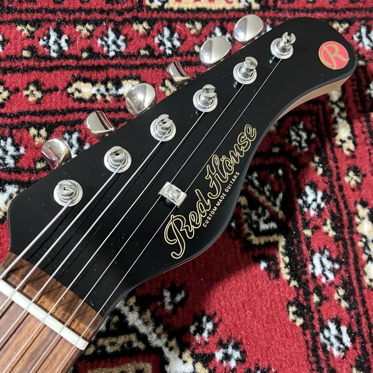 shima_nagakute's tweet image. 【店長おすすめの信州ギター①】Red house Guitars AlbaHolowFlameMaple!ホロウボディにP90タイプのPU、そしてHVC搭載で、しっかりと鳴ってくれるおすすめの1本!傷有りプレイヤーコンディションの為特価となっています!!#レッドハウス #信州ギター
Red house Guitars AlbaHolowFlameMaple