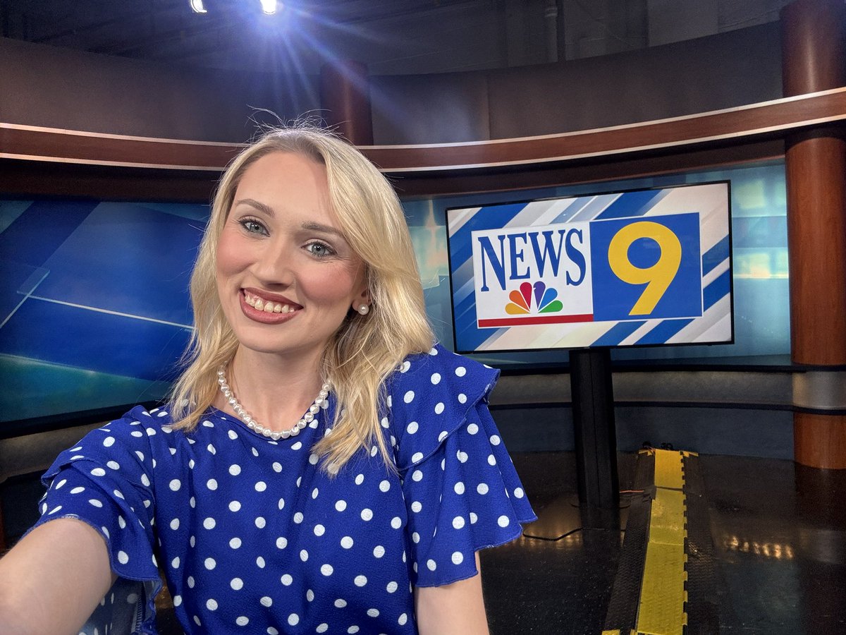 ClaireWTOV9's tweet image. SATURDAY NEWS 🗞️
Tune in at 10 & 11pm tonight to catch some news stories from reporters Emme Brannare and Jaime Ely! We’ll also have weather and some sports / Queen of Queens coverage on the OVAC Football Game! @WTOV9