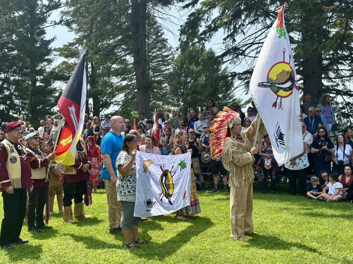 IanLafreniere's tweet image. De passage au pow-wow d’Odanak! 🏕️
Je vous invite à vous joindre aux célébrations qui auront lieu jusqu’à demain 🥳☀️. De belles rencontres, des ateliers, puis de la nourriture, de la danse et des chants traditionnels. 🪶
💡 Vous pouvez consulter la route des pow-wow de…