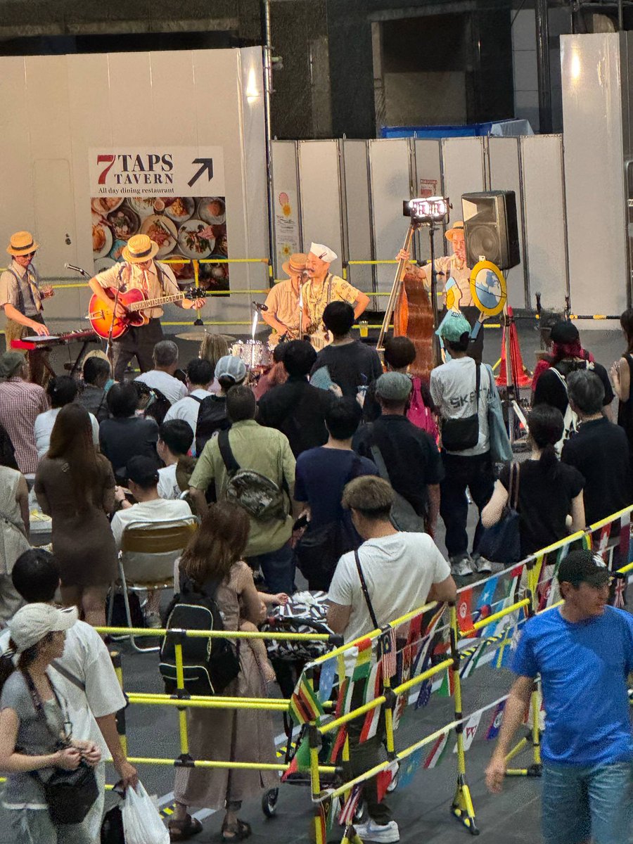 京都駅ビルでの野外ライブ、沢山のご来場ありがとうございました！

そして、お次のライブも京都です！

◆7月29日（火）
「Kyoto Swing Project」
 <a href="/urbanguild/">Urban Guild</a> （京都河原町）
19:00 start / ¥2,500
初級スウィングダンスワークショップあり。

体験するスウィングカルチャー！
是非とも♩