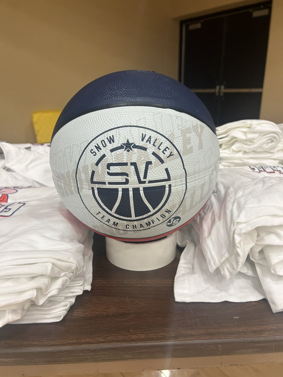 weskohl's tweet image. Another great year at @SnowValleyCamps is in the books!! Can’t wait for @GoldenHoopsKaty Camp on Monday!!!