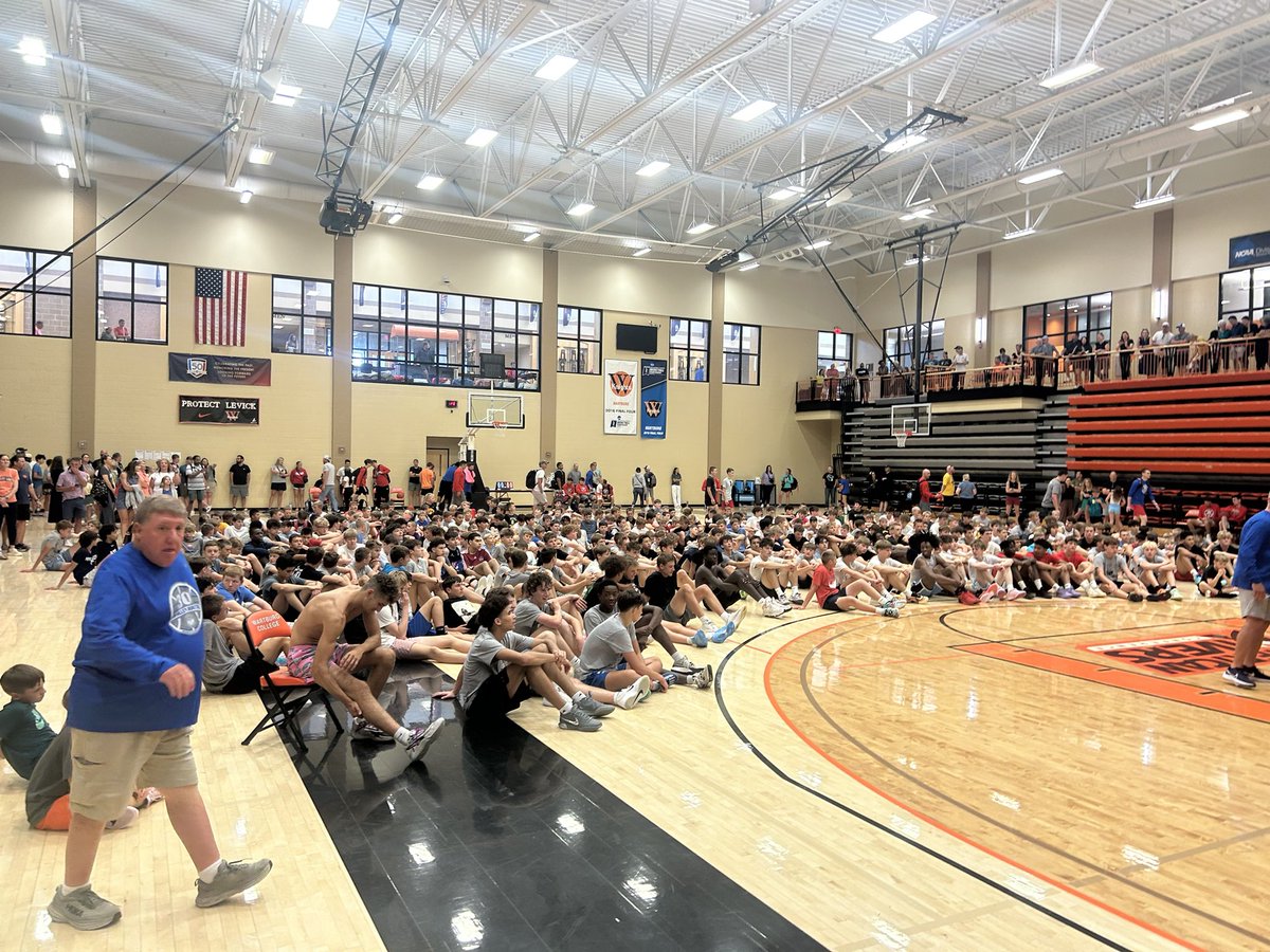 weskohl's tweet image. Another great year at @SnowValleyCamps is in the books!! Can’t wait for @GoldenHoopsKaty Camp on Monday!!!