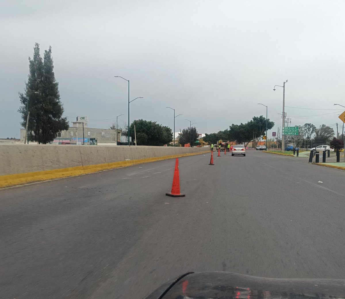 QuadratinVial's tweet image. ⚠️ #AlMomento | Por trabajos de mantenimiento, se mantiene cierre de un carril sobre la salida a Salamanca, en dirección a Tarímbaro.
⚠️ Conduzca con precaución.
📷: Cecilia Sierra/Quadratín Michoacán.