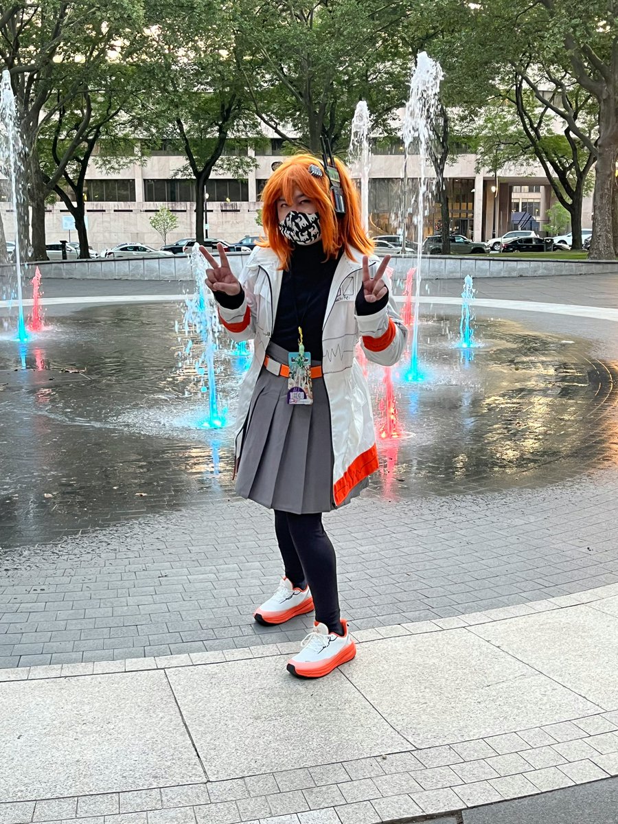 Toasterctrdge's tweet image. I made this cosplay in a week! Sadly nobody at this con knows who it is but that’s ok 😊
