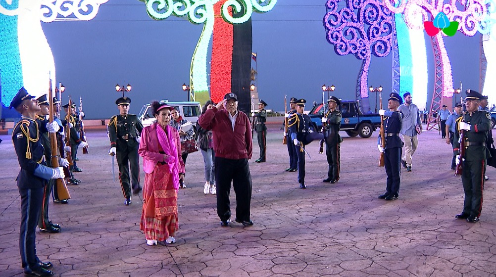 Los dictadores inician la "celebración" del 46 aniversario de la Revolución Sandinista, sin que se distingan por ahora jefes de Estado, ni de cuba ni de Venezuela, solo chinos, muchos chinos comunistas. Veámos la puesta en escena