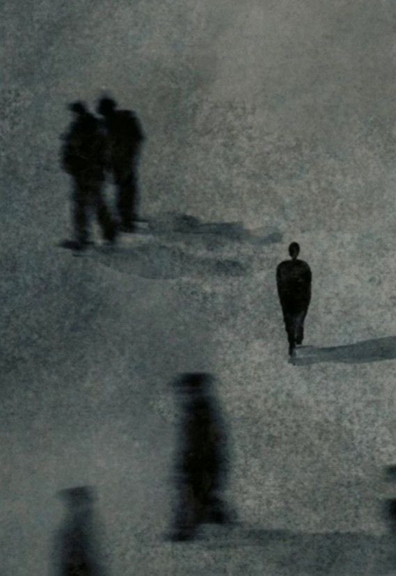 لا تعلم   هل أنت  مخذول او  مجروح  او يأس  ؟ 
لا تستطيع  ان تفهم  حالك جيداً  
تشعر  انك  في عالم ليس عالمك  
#بوح_آخر_الليل